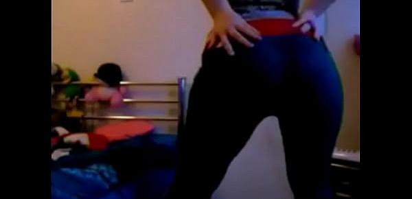  18yo with yoga pants booty shakes her fat round ass part 1